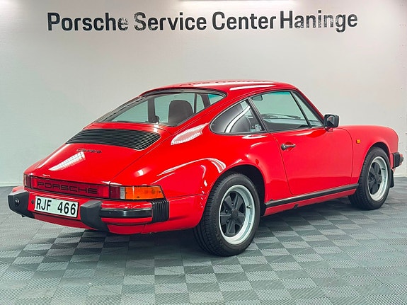 Porsche 911 Carrera 7 of 16
