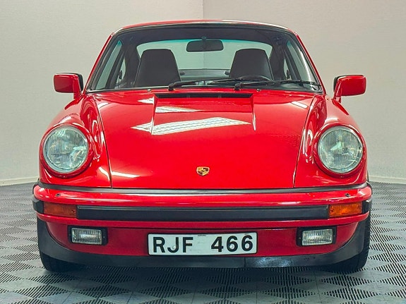 Porsche 911 Carrera 4 of 16