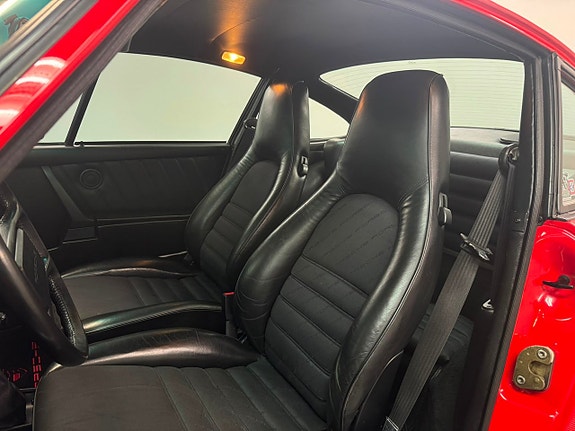 Porsche 911 Carrera 14 of 16
