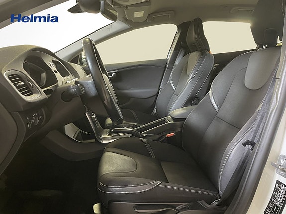 Volvo V40 12 of 14