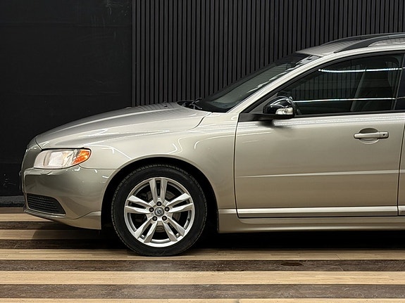Volvo V70 7 of 23