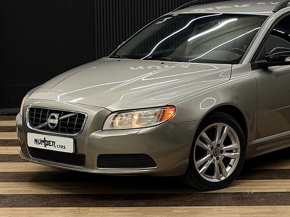 Volvo V70 3 of 23
