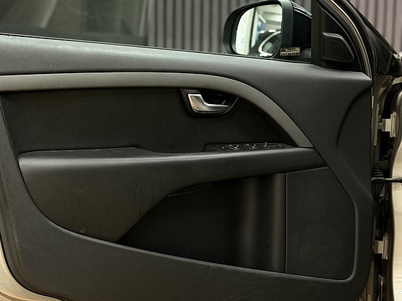 Volvo V70 13 of 23