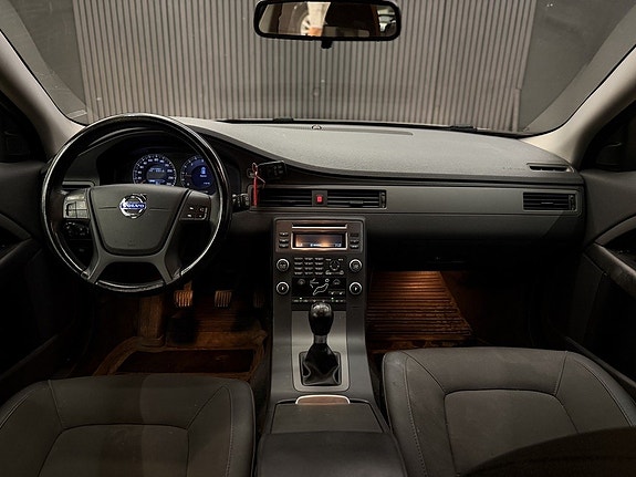Volvo V70 17 of 23