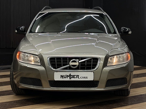 Volvo V70 4 of 23