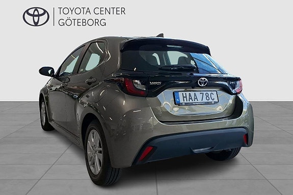 Toyota Yaris 3 of 13