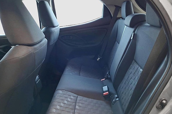 Toyota Yaris 9 of 13