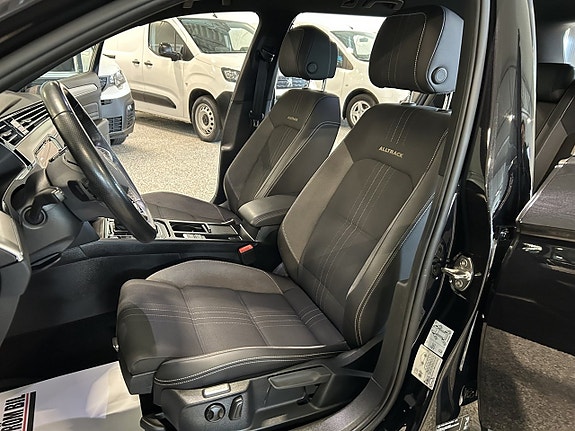 Volkswagen Passat Alltrack 13 of 26
