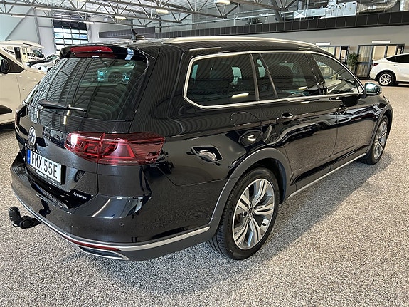 Volkswagen Passat Alltrack 4 of 26