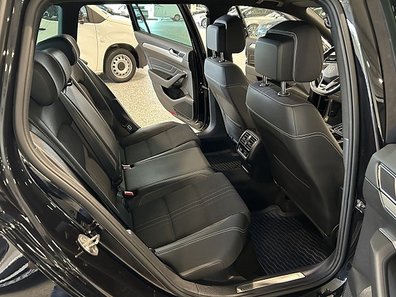 Volkswagen Passat Alltrack 18 of 26