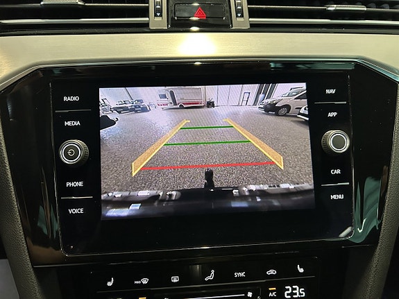 Volkswagen Passat Alltrack 22 of 26