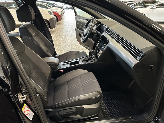 Volkswagen Passat Alltrack 19 of 26