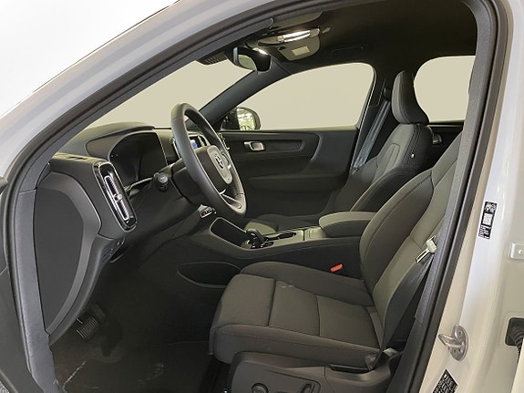 Volvo EX40 11 of 14