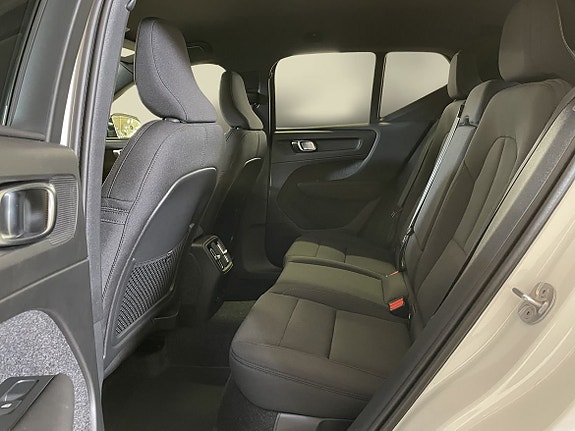 Volvo EX40 10 of 14