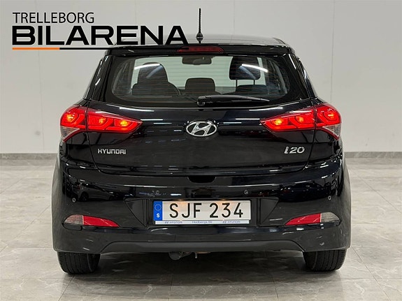 Hyundai i20 7 of 23