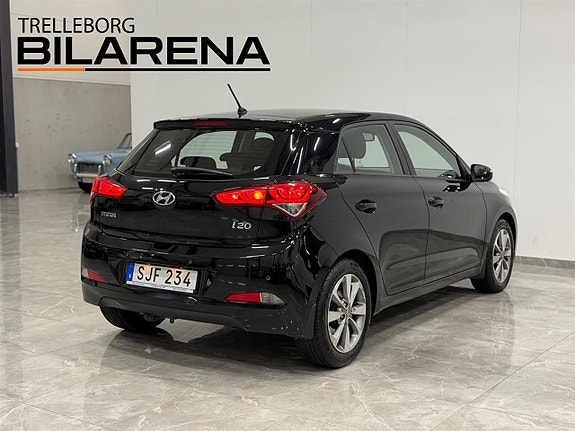 Hyundai i20 8 of 23