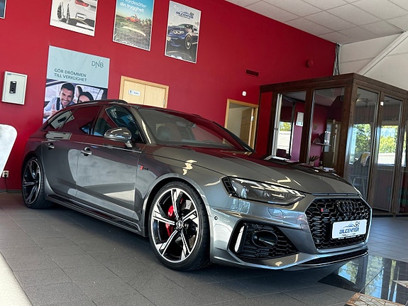 Audi RS4 2 of 15