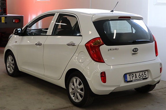 Kia Picanto 2 of 19