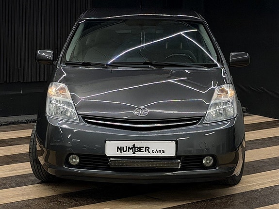 Toyota Prius 5 of 25