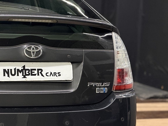 Toyota Prius 13 of 25