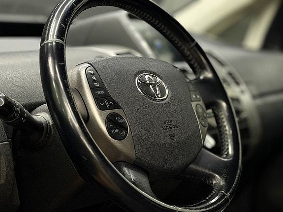 Toyota Prius 17 of 25
