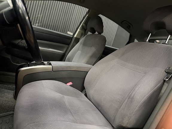 Toyota Prius 14 of 25