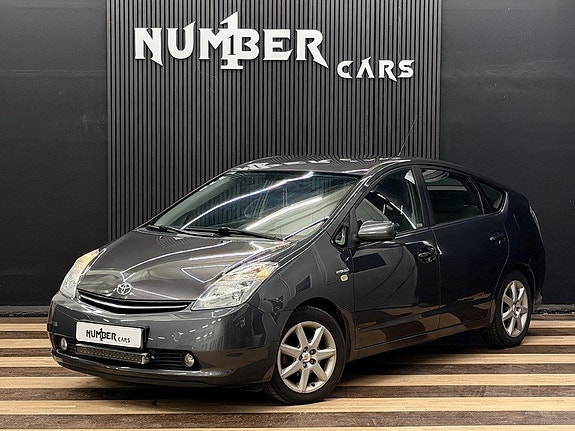 Toyota Prius 2 of 25