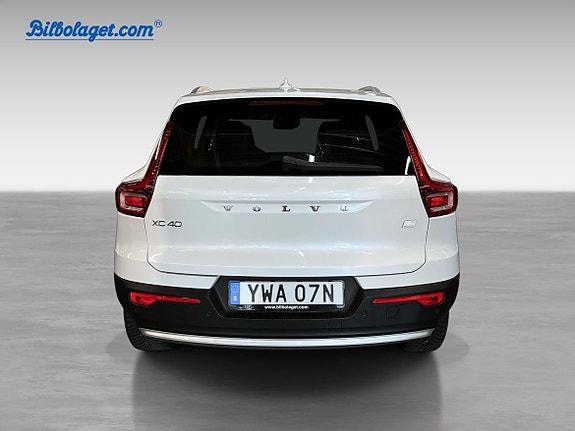 Volvo XC40 7 of 13