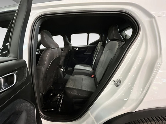 Volvo XC40 10 of 13