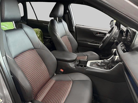 Toyota RAV4 6 of 13