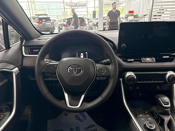 Toyota RAV4 9 of 13