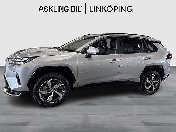 Toyota RAV4 3 of 13