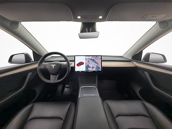 Tesla Model Y 14 of 30