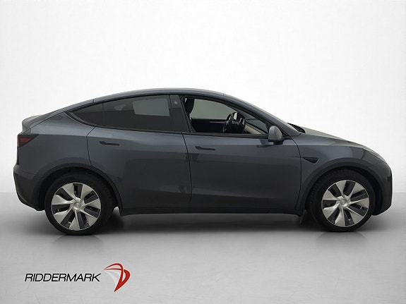 Tesla Model Y 10 of 30