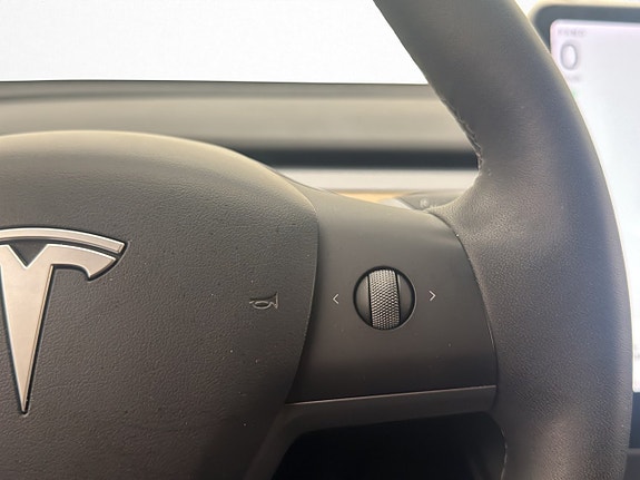 Tesla Model Y 18 of 30