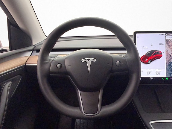 Tesla Model Y 16 of 30