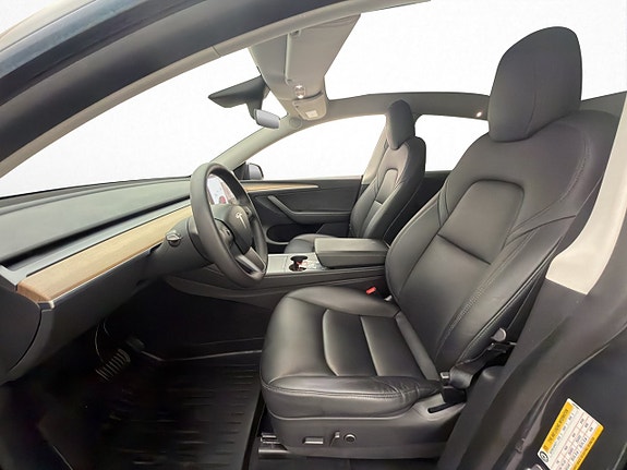Tesla Model Y 13 of 30