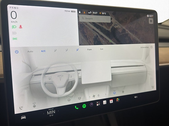 Tesla Model Y 24 of 30