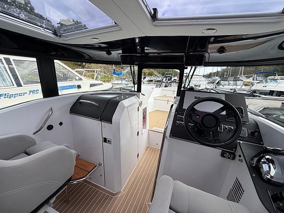 XO 270 Cabin - Suzuki DF350 DuoProp | Endast 213 h 6 of 15