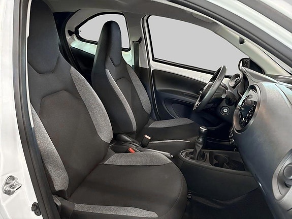 Toyota Aygo X 7 of 14