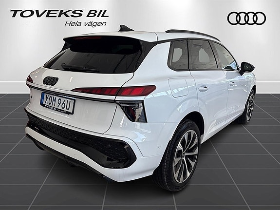 Audi Q3 2 of 14