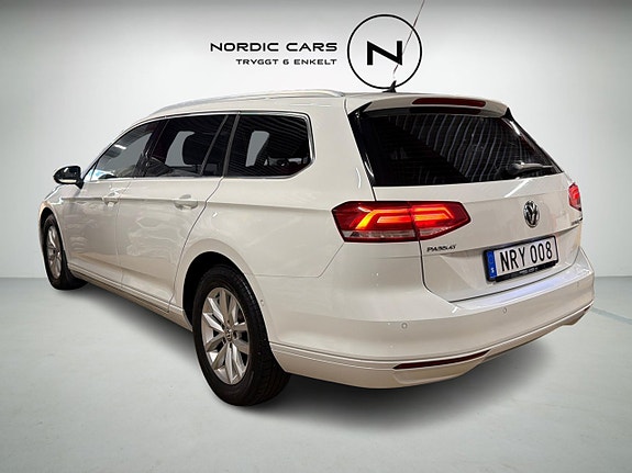 Volkswagen Passat 2 of 18