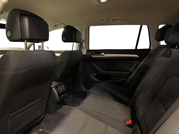 Volkswagen Passat 9 of 18