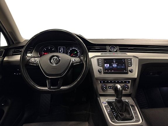 Volkswagen Passat 11 of 18