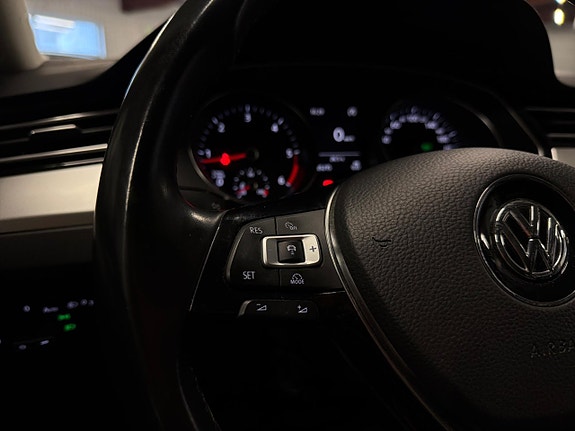Volkswagen Passat 15 of 18