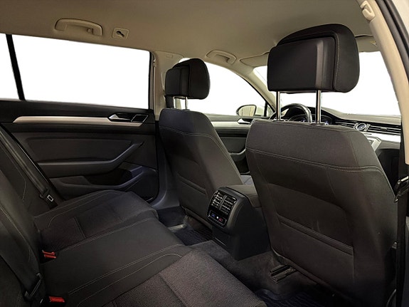 Volkswagen Passat 10 of 18