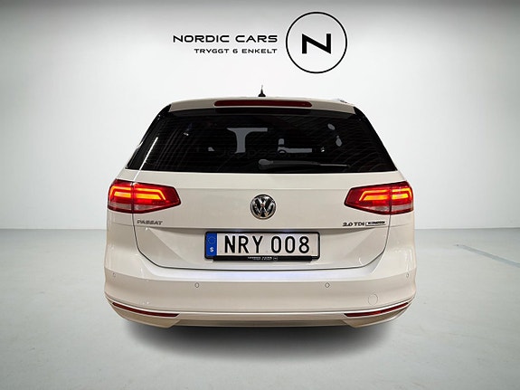 Volkswagen Passat 3 of 18