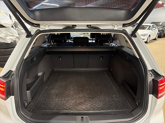 Volkswagen Passat 17 of 18