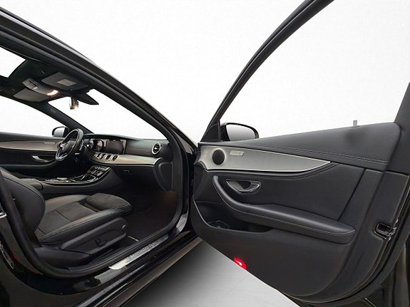 Mercedes-Benz E200 24 of 30