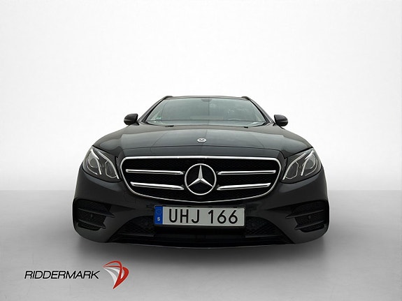 Mercedes-Benz E200 2 of 30
